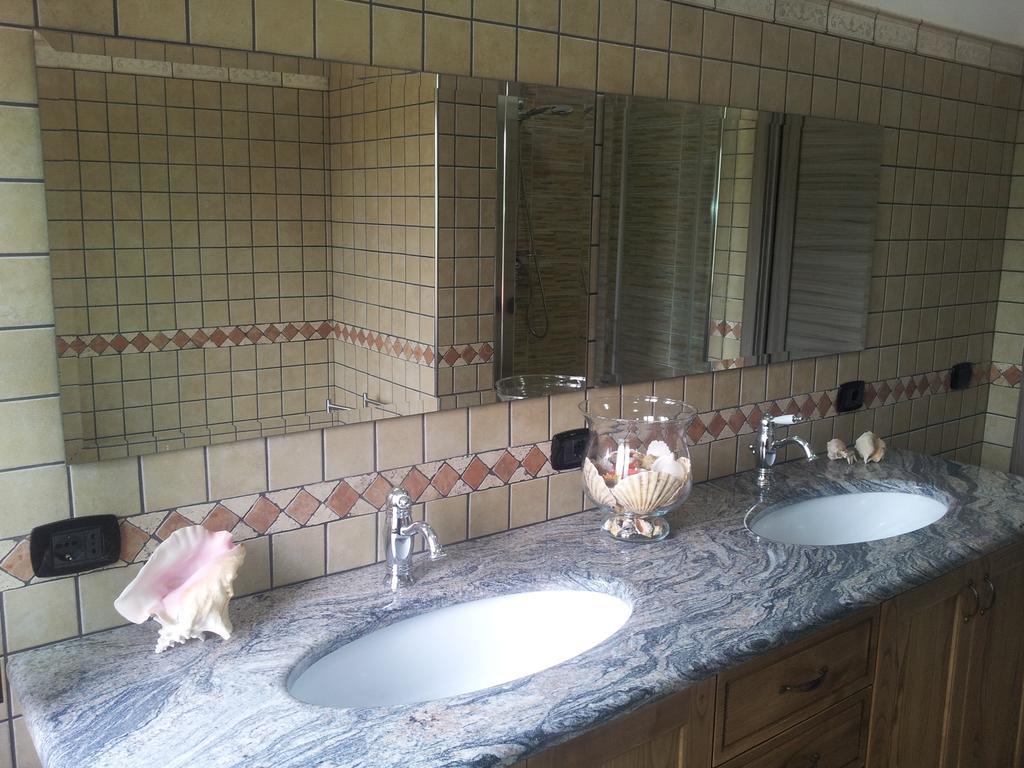 Laureana di Borrello Sopra Le Laure B&B الغرفة الصورة